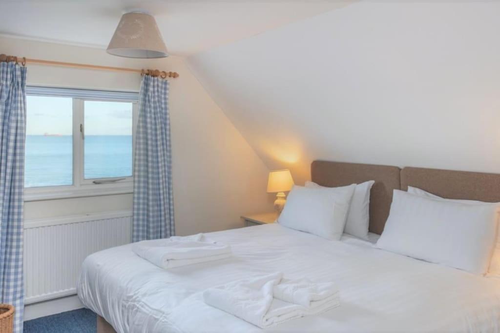 The Old Boat House, Seaview - Seafront Three Bedroom Cottage With Separate Two Bedroom Annexe Exterior photo