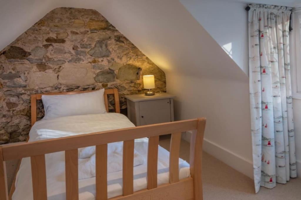 The Old Boat House, Seaview - Seafront Three Bedroom Cottage With Separate Two Bedroom Annexe Exterior photo
