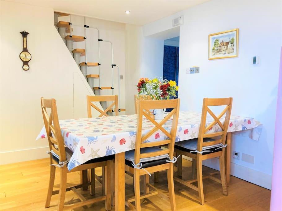 The Old Boat House, Seaview - Seafront Three Bedroom Cottage With Separate Two Bedroom Annexe Exterior photo