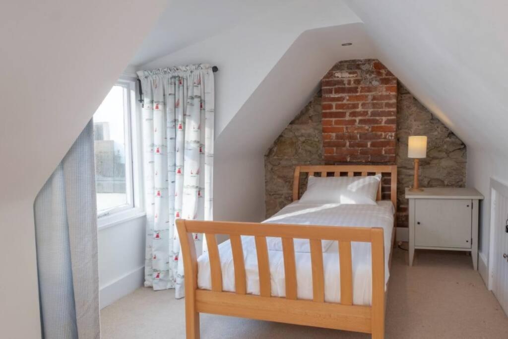 The Old Boat House, Seaview - Seafront Three Bedroom Cottage With Separate Two Bedroom Annexe Exterior photo